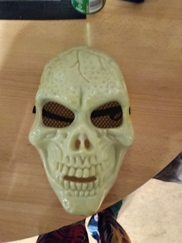 Halloween maske leuchtet im - leuchtet,